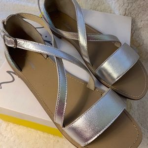 NEW Mini Boden Girls Leather Crossover Sandals Silver Metallic EU 39 US 7